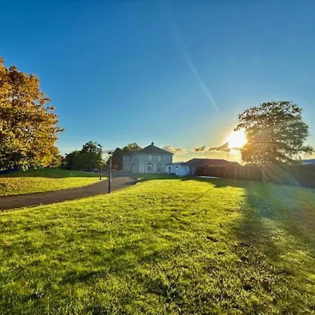 Summer Sale! Beakstown House Luxurious 5-bed