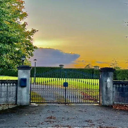Summer Sale! Beakstown House Luxurious 5-bed Thurles