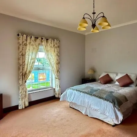 Summer Sale! Beakstown House Luxurious 5-bed Ferienhaus Thurles