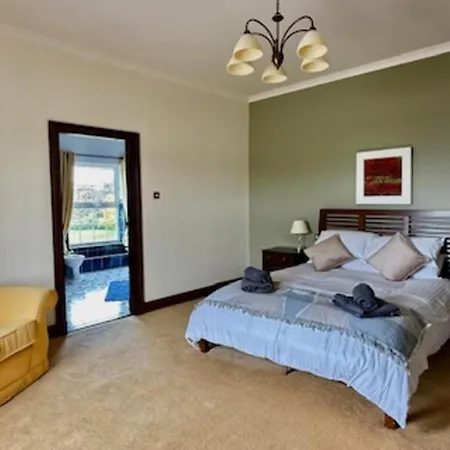 Summer Sale! Beakstown House Luxurious 5-bed Ferienhaus Thurles