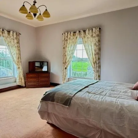 Ferienhaus Summer Sale! Beakstown House Luxurious 5-bed Thurles